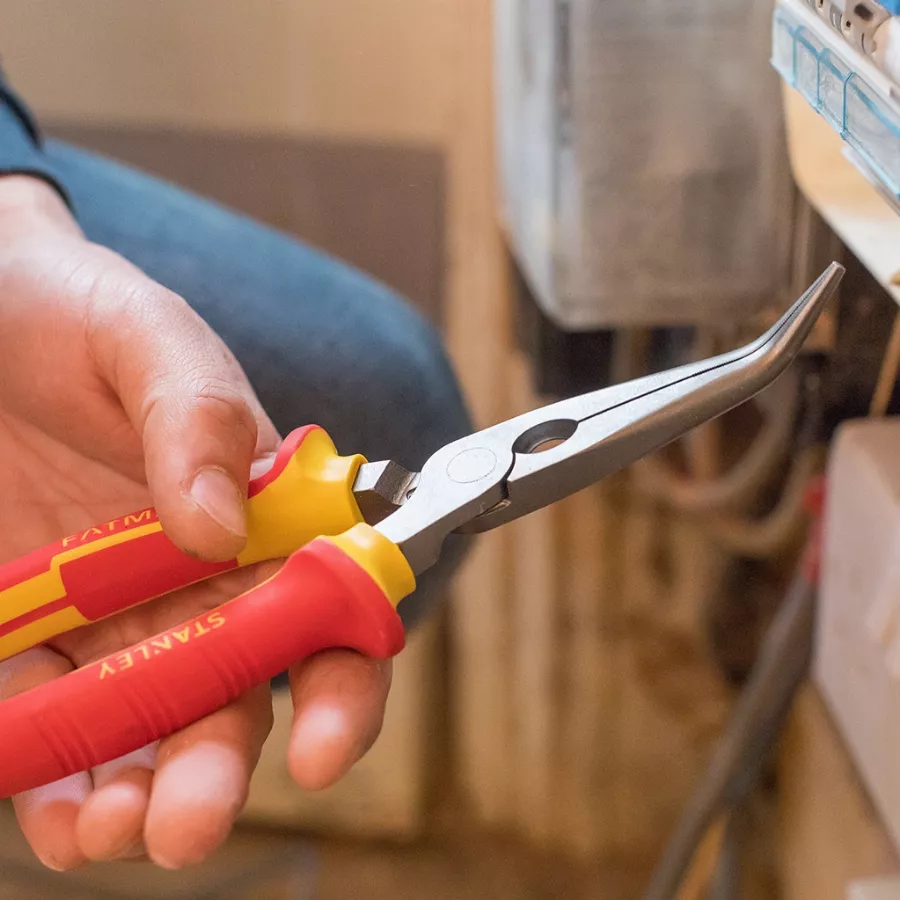 Pince à Bec Demi-rond Long Coudé Isolée 1000V STANLEY 200 Mm - 0-84-008 6 Pince à Bec Demi-rond Long Coudé Isolée 1000V STANLEY 200 Mm - 0-84-008 – Image 4