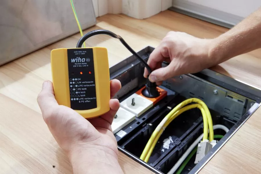 Testeur De Prises De Courant WIHA 230 V AC Cat. II - 45220