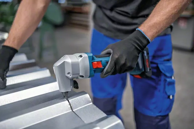 Grignoteuse BOSCH GNA 18V-16 E - Sans Batterie, Ni Chargeur - 0601529600 4 Grignoteuse BOSCH GNA 18V-16 E - Sans Batterie, Ni Chargeur - 0601529600 – Image 2