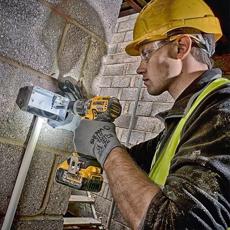 Perceuse-visseuse à Percussion DEWALT XR 18V - Sans Batterie, Ni Chargeur - DCD805NT-XJ 5 Perceuse-visseuse à Percussion DEWALT XR 18V - Sans Batterie, Ni Chargeur - DCD805NT-XJ – Image 3